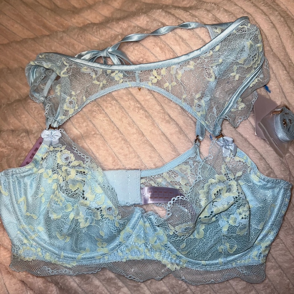 NWT SAVAGE X FENTY